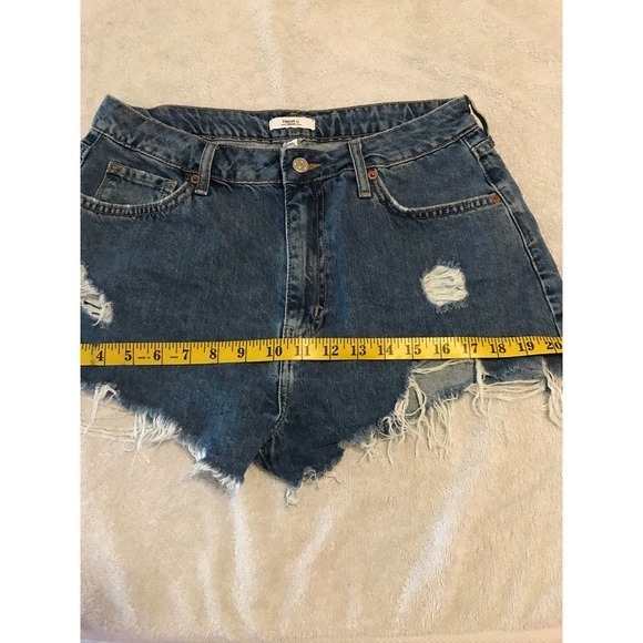 Forever 21 distressed Size 29 denim shorts - Picture 12 of 14